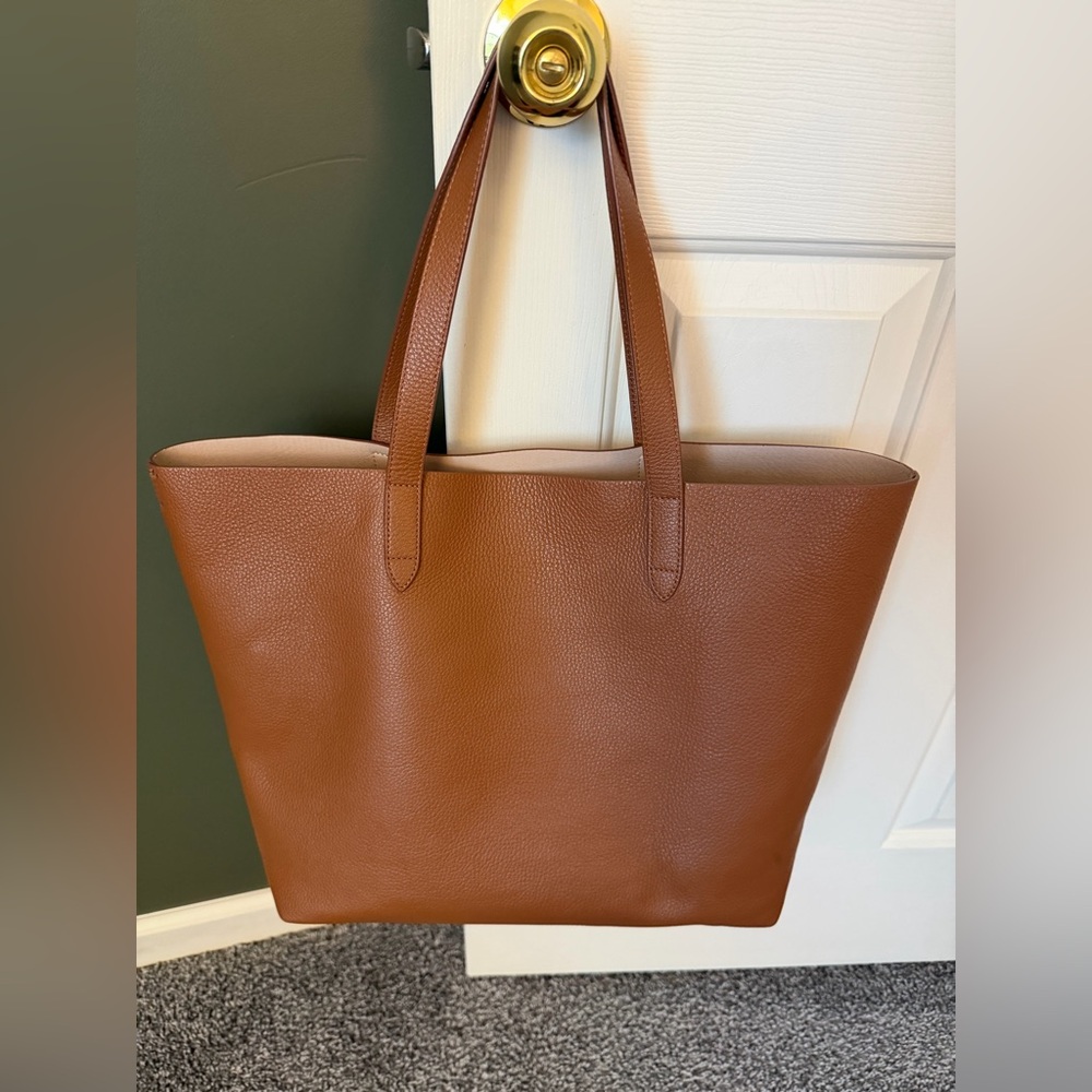 Cuyana Tote w/ organizer